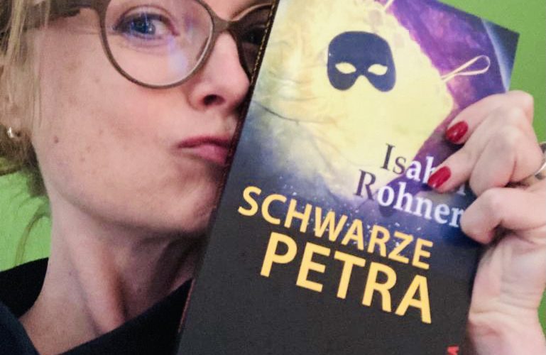 #diepodcastin liest: Isabel Rohners SCHWARZE PETRA. Ein Gespräch mit der Autorin & laStaempfli